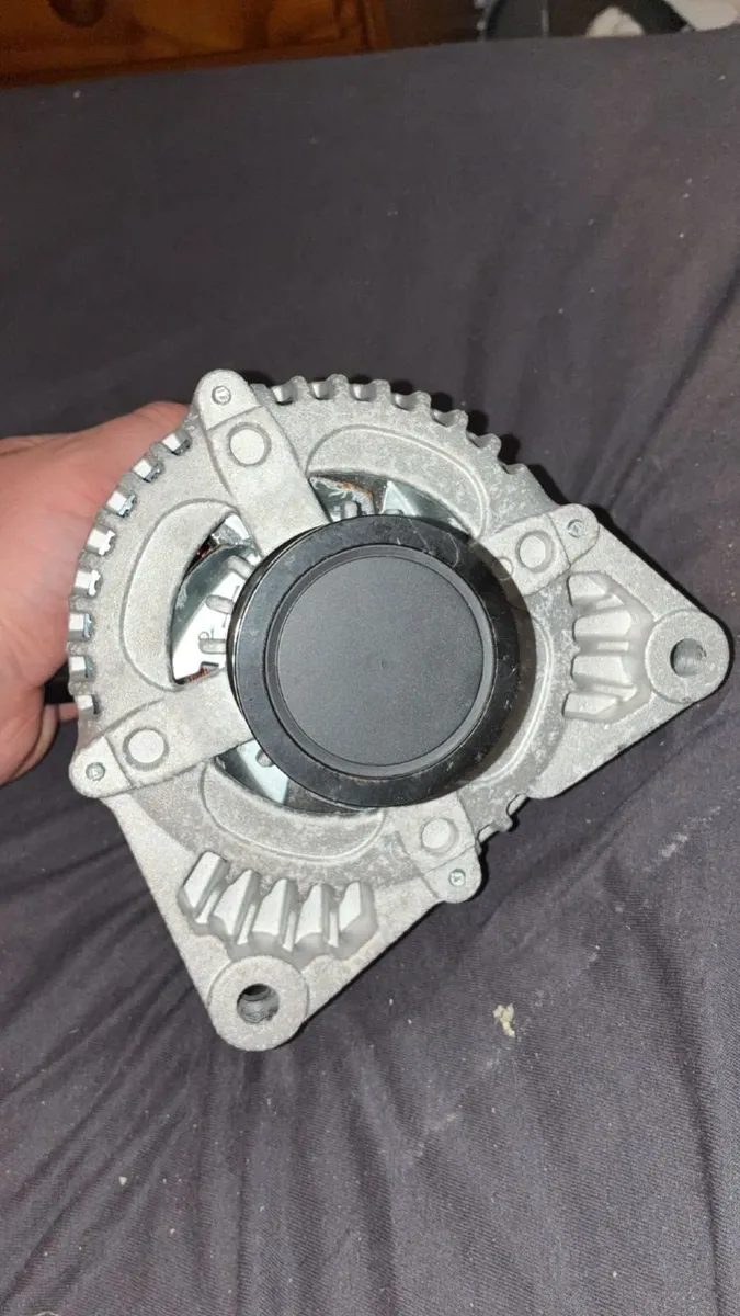 08 Ford Focus Alternator - Image 2