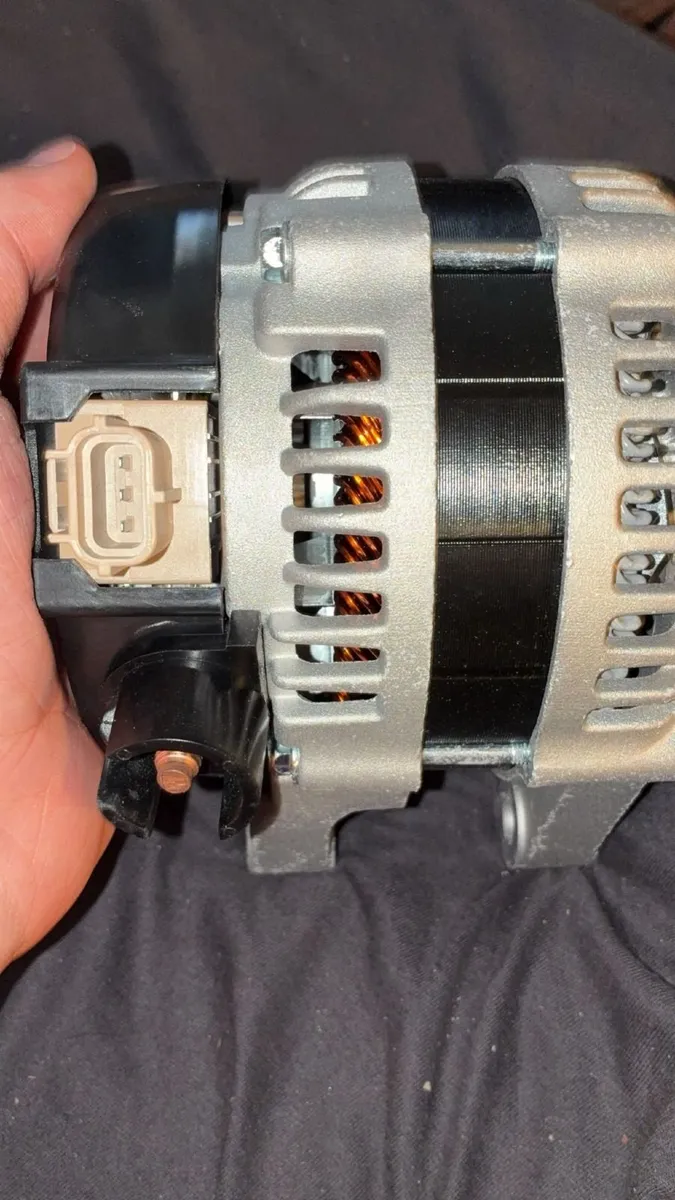 08 Ford Focus Alternator - Image 1