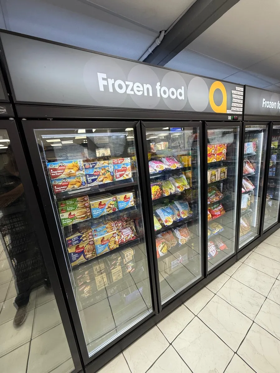 CombiSteel FREEZER 3 GLASS DOORS BLACK INS-1530F B - Image 4
