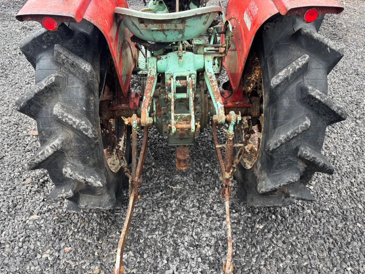 Yanmar ym2000 compact tractor - Image 3