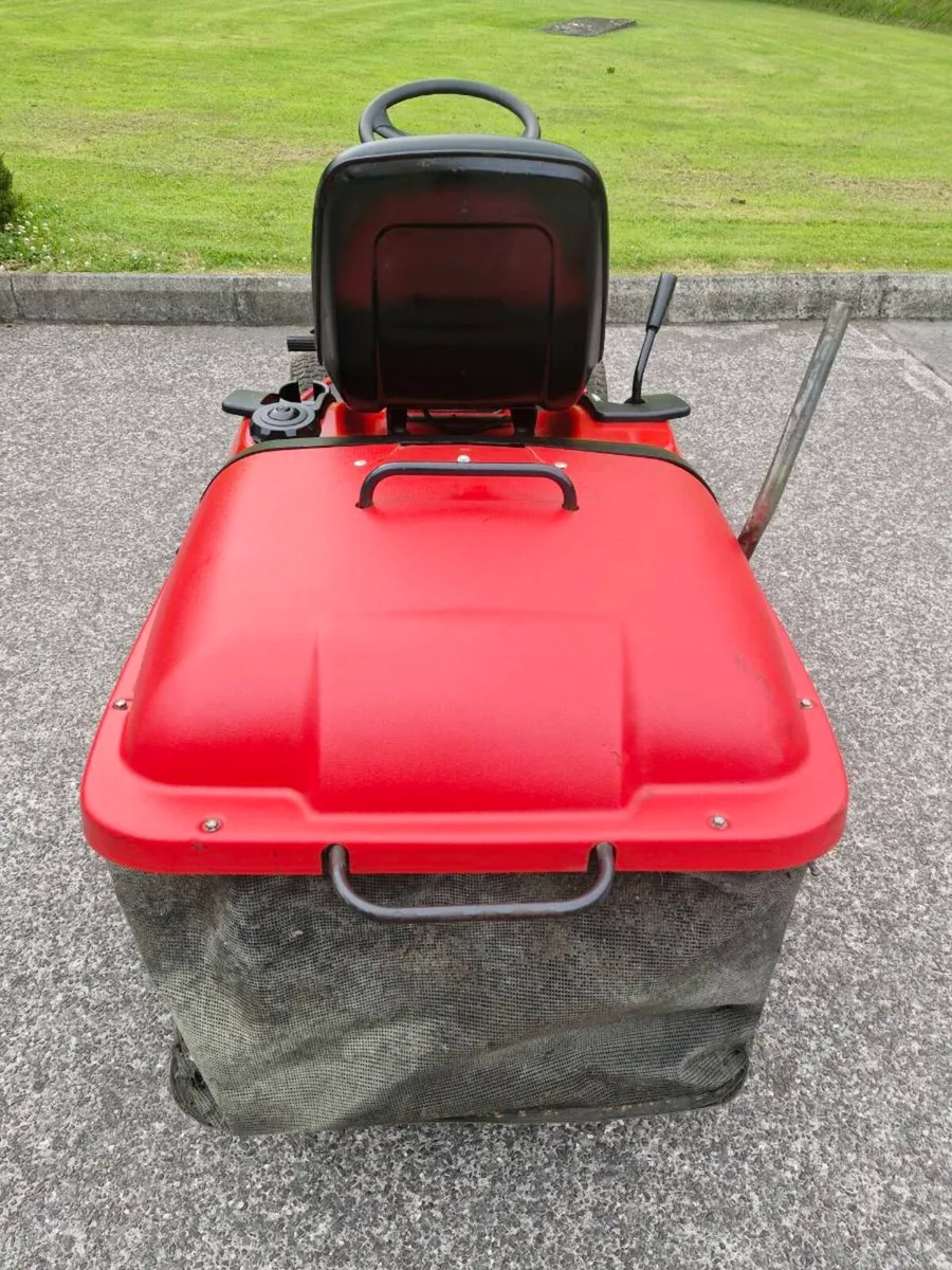 Ride on Lawnmower - Image 4