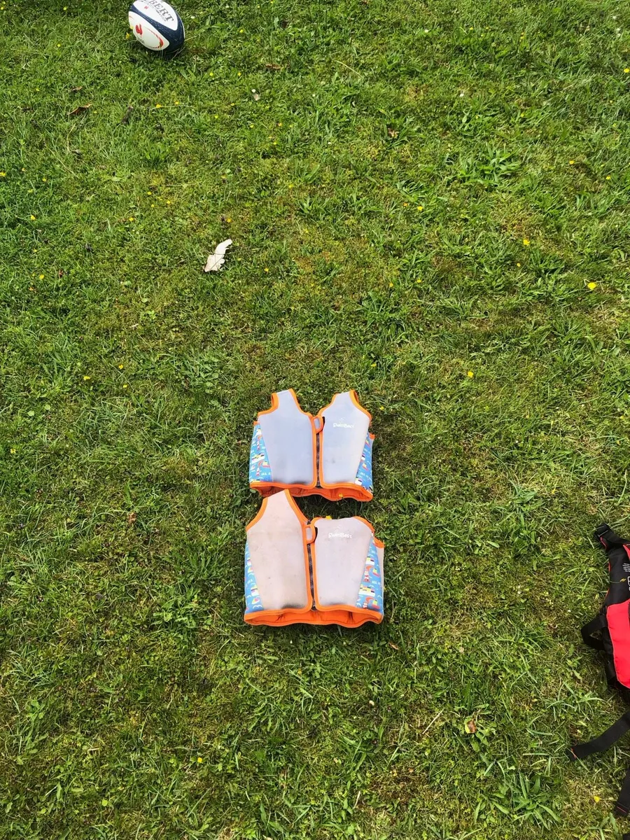 Life jackets - Image 2