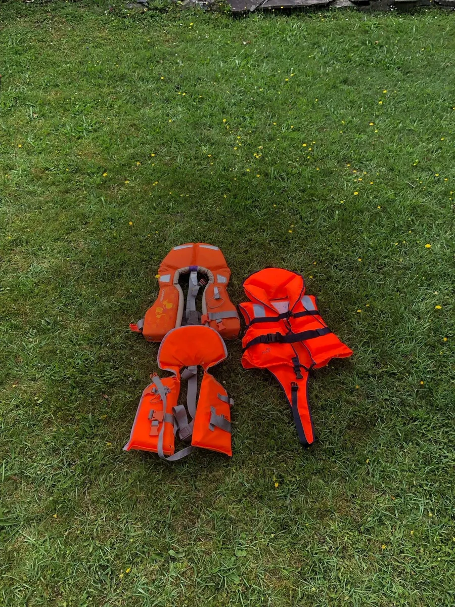 Life jackets - Image 4