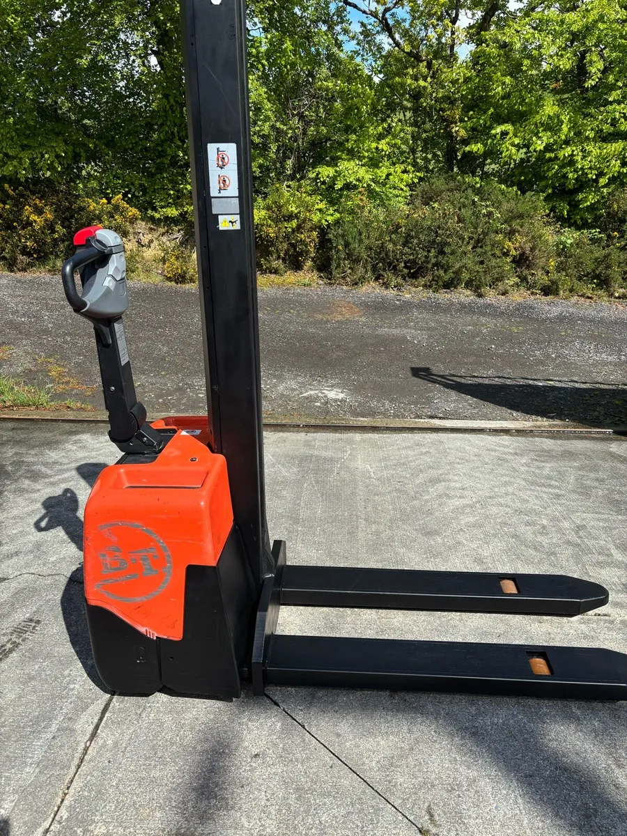 Battery stacker - Image 1