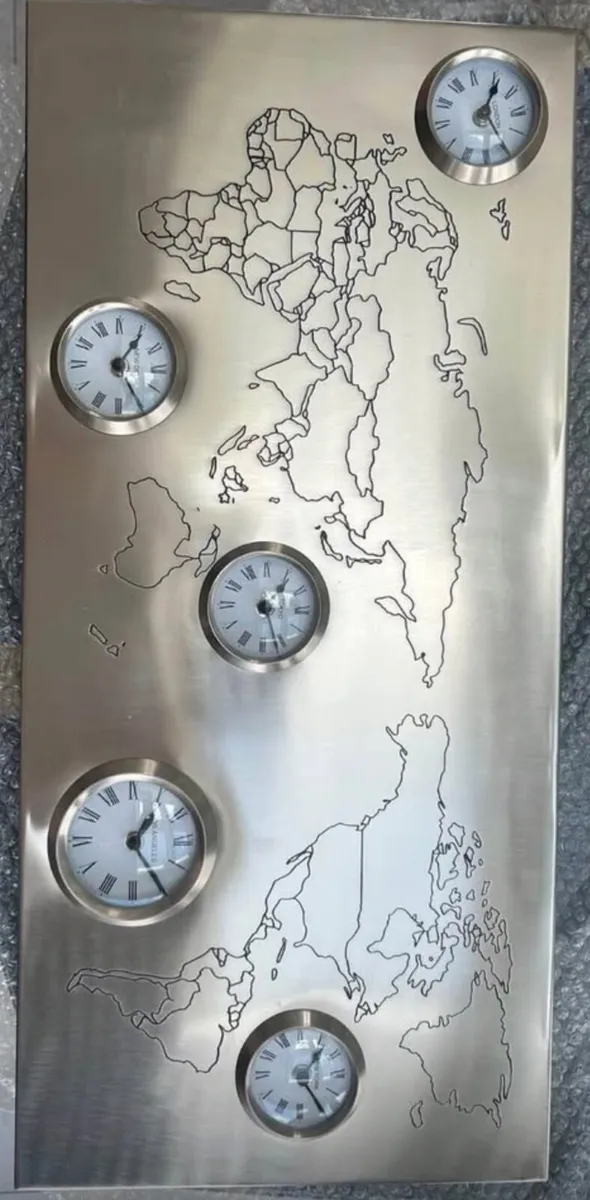 Silver clock with 5 timezones