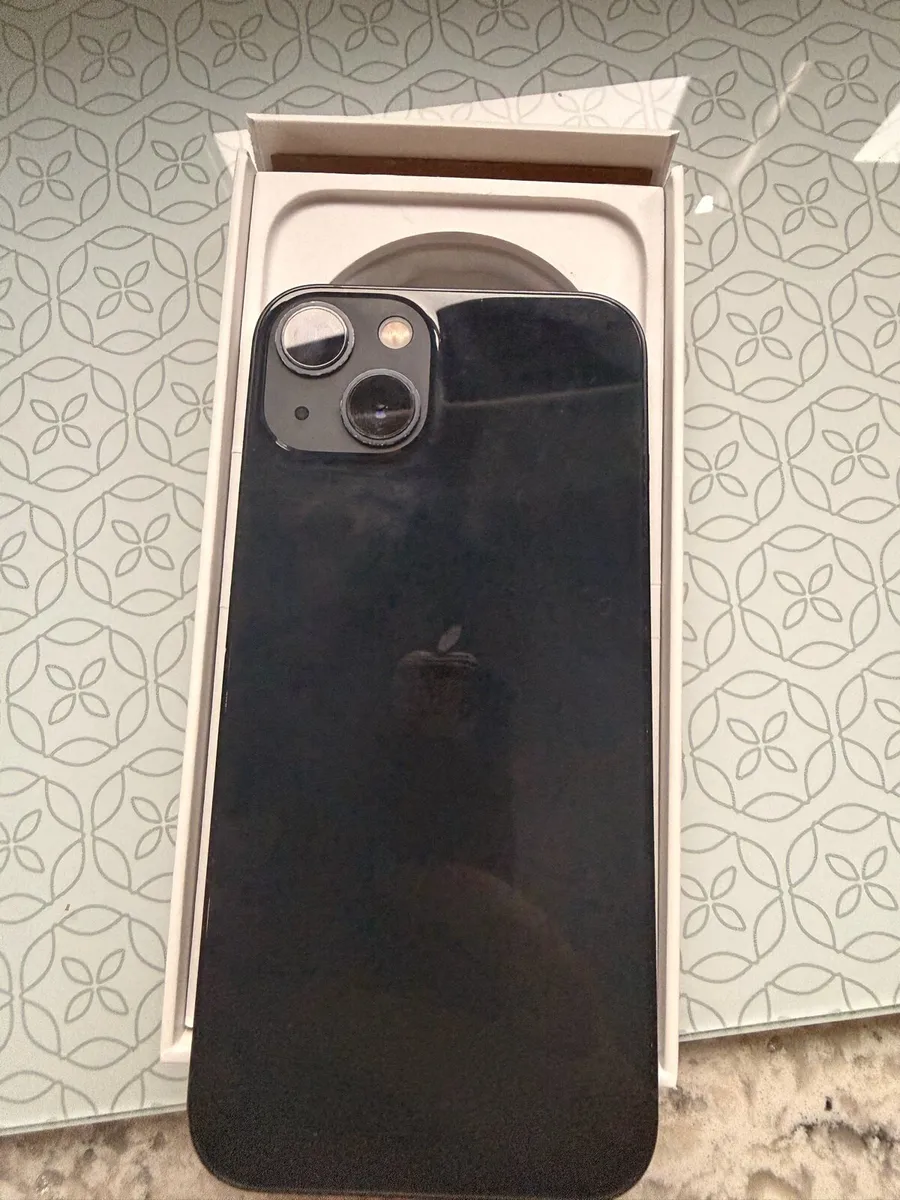 iPhone 13 - Image 2