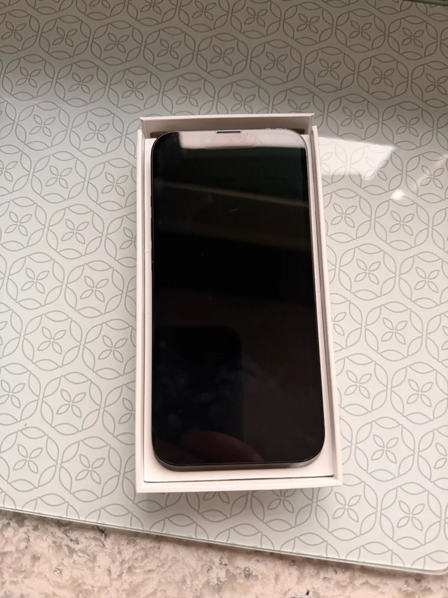 iPhone 13 - Image 3