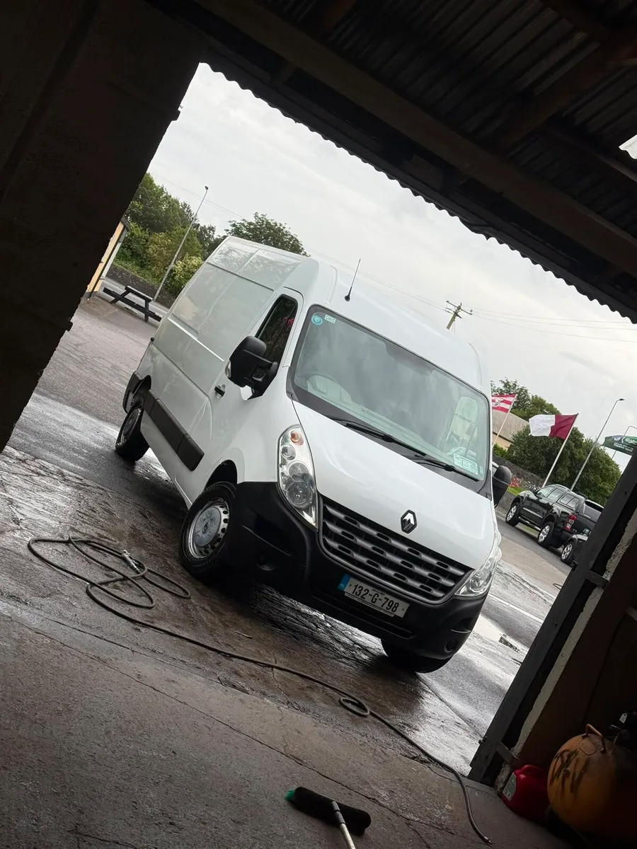 2013 RENAULT MASTER ONLY 33,000 KILOMETRES - Image 1
