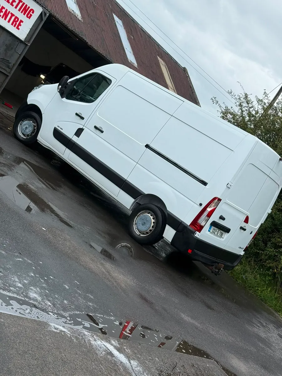 2013 RENAULT MASTER ONLY 33,000 KILOMETRES - Image 3