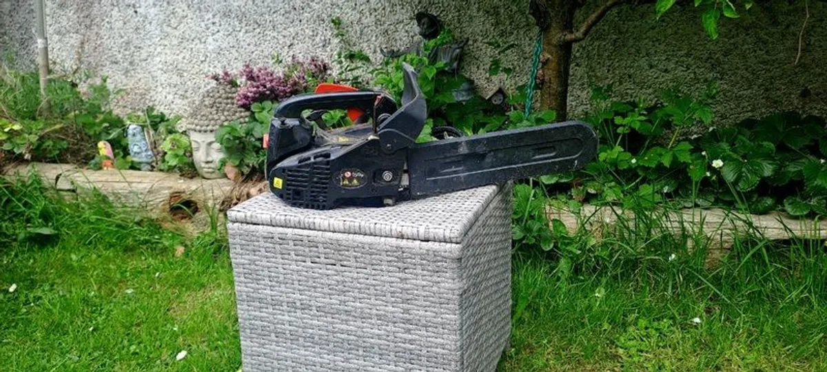 Small chainsaw - Image 3