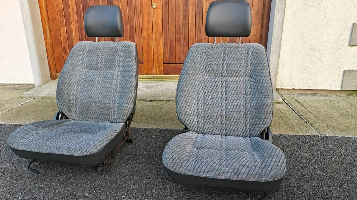 Toyota Hilux front seats - Image 1