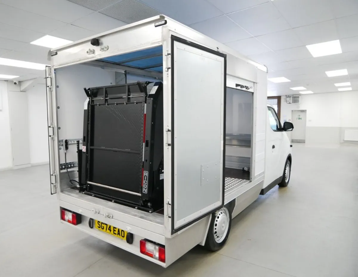 VB - 2025 Maxus eDeliver 3 Luton Box Van - Image 4