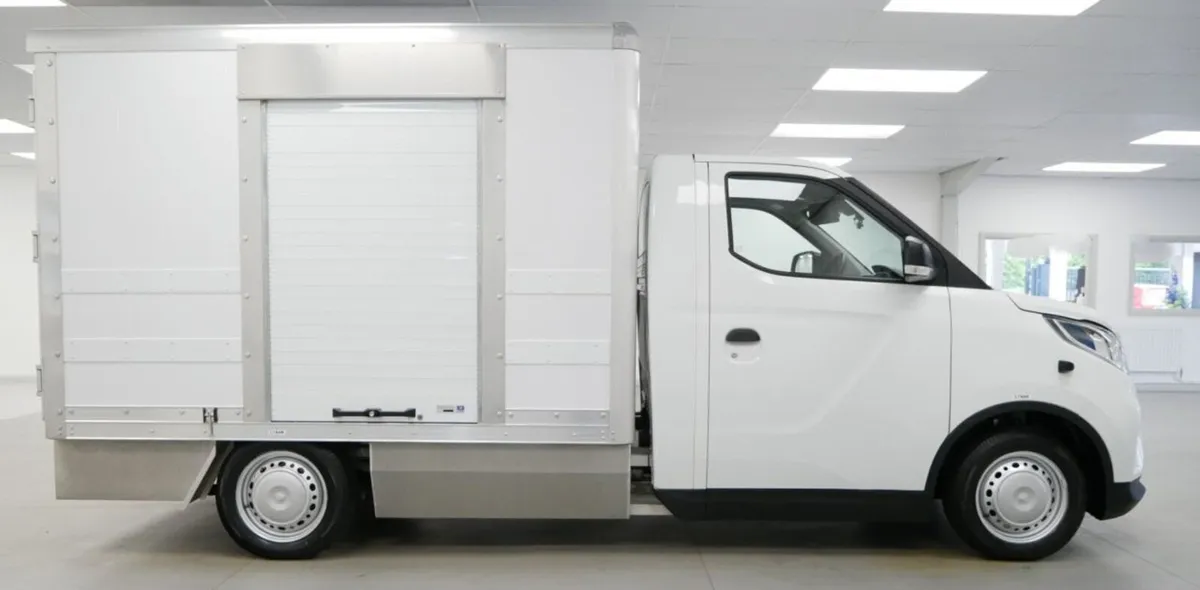 VB - 2025 Maxus eDeliver 3 Luton Box Van - Image 1