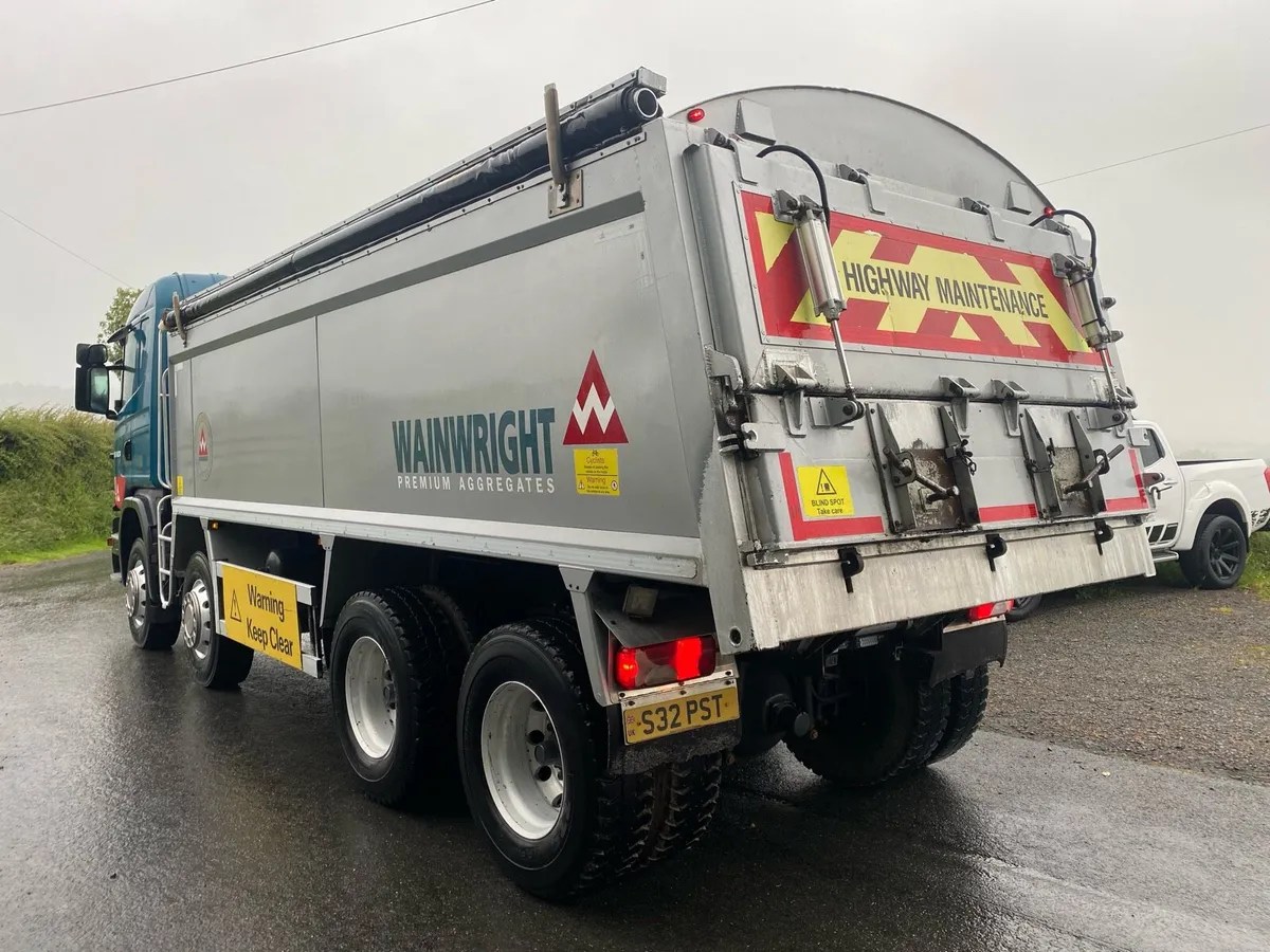 Scania G410 8x4 tipper - Image 3