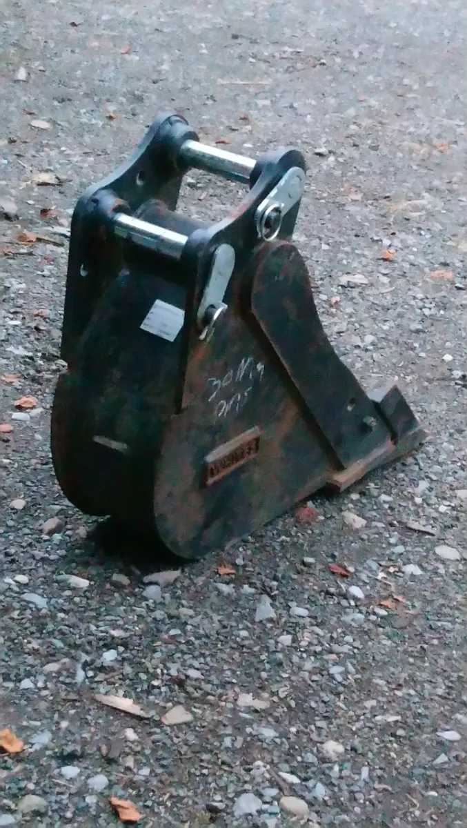 KUBOTA KX61 DIGGER BUCKET 30mm pins - Image 4
