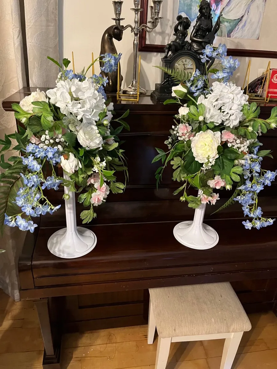 Wedding flowers - Image 4