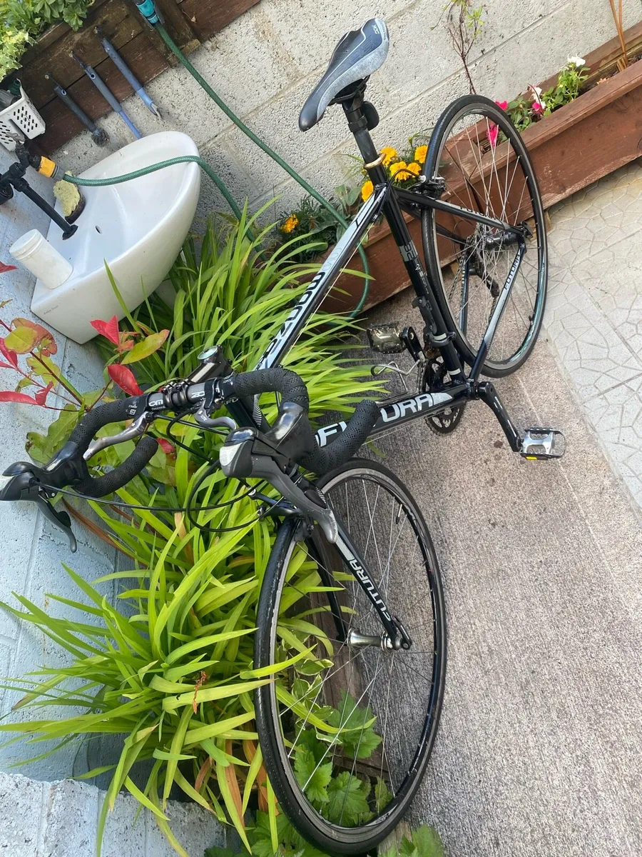 Futura monza 22 inch frame 700x25c wheels - Image 3