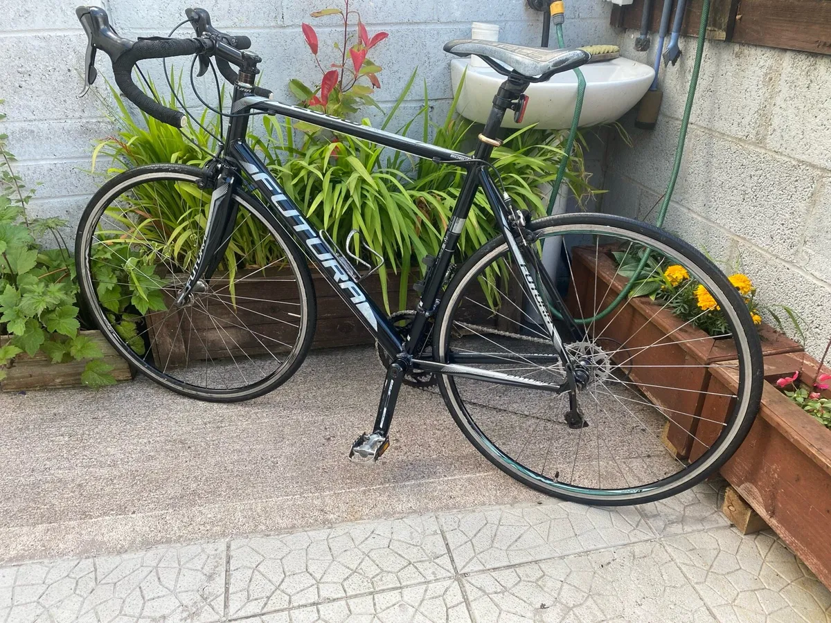 Futura monza 22 inch frame 700x25c wheels - Image 4
