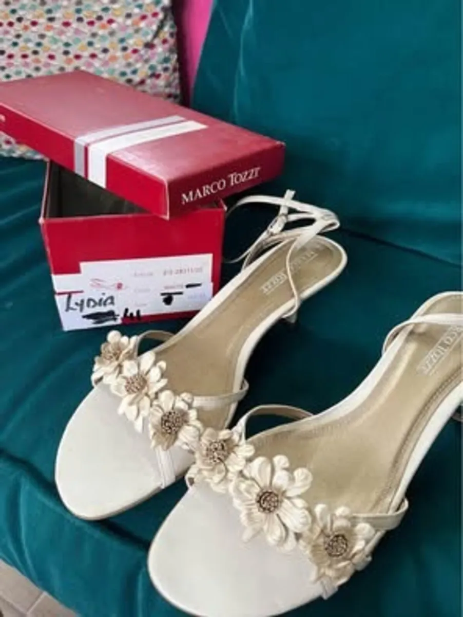 Marco Tozzi Cream/Gold Sandals Size 7 BNIB - Image 3