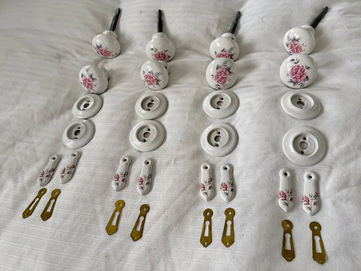 Vintage floral door knob - Image 2
