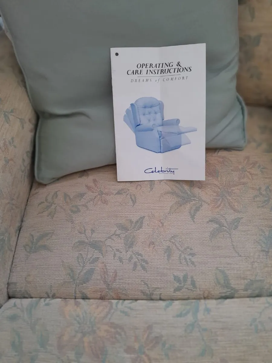 Celebrity brand lift and rise recliner sofas - Image 4