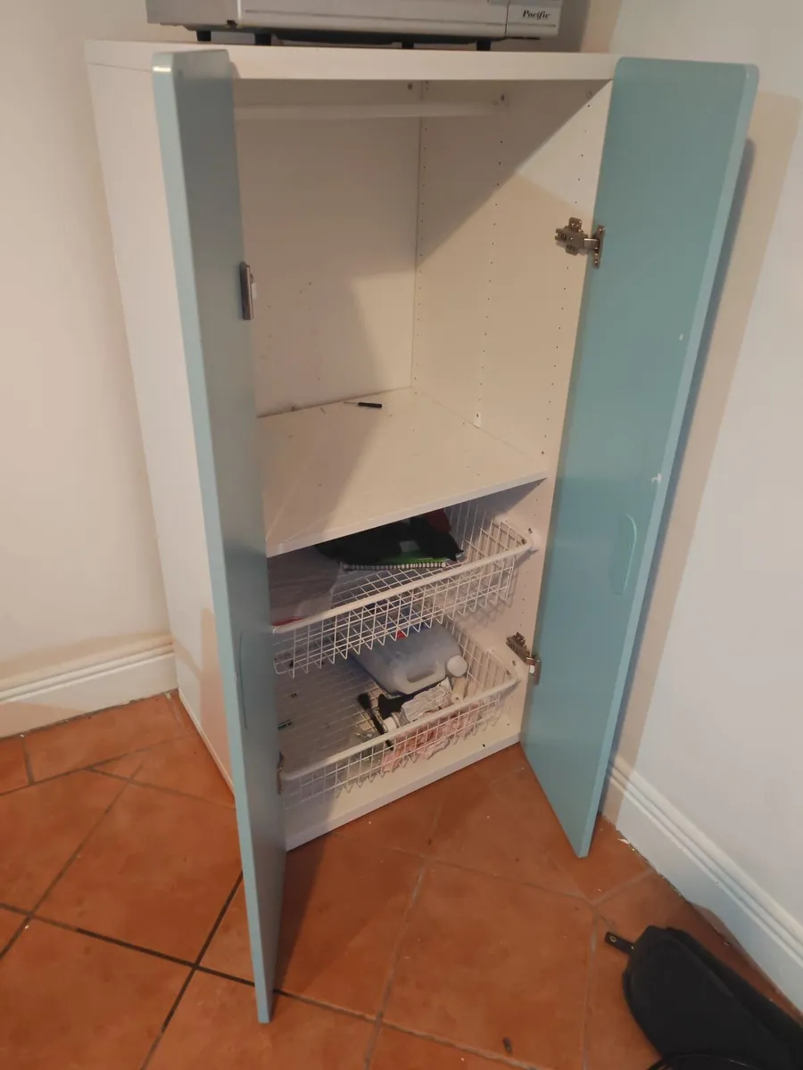 Small closet - Image 2