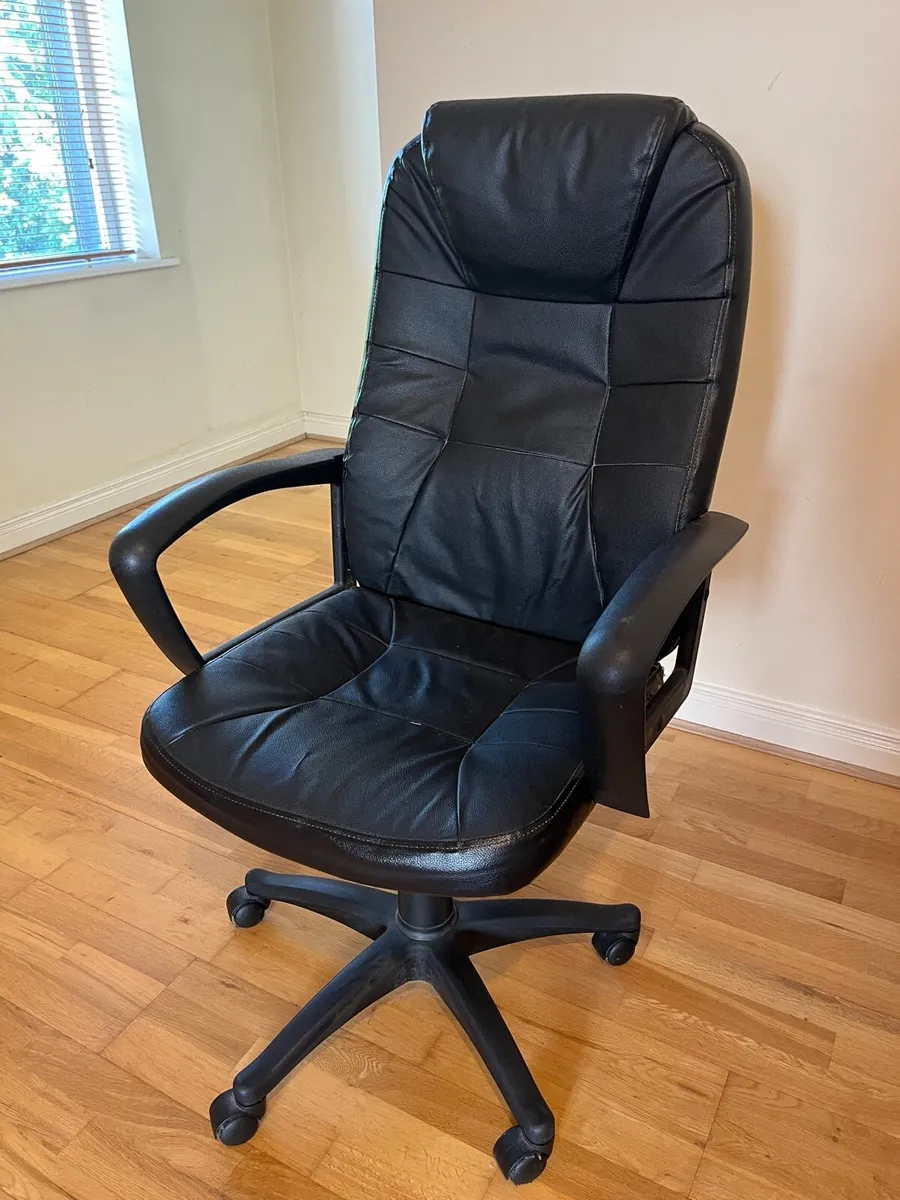 Office chair - Image 1