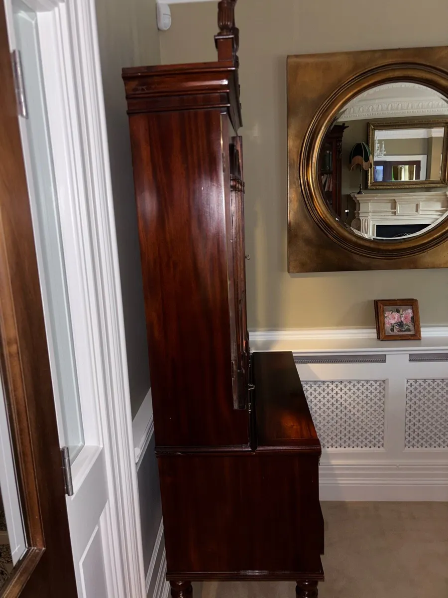 Traditional mahogany cabinet with glass display - Image 2