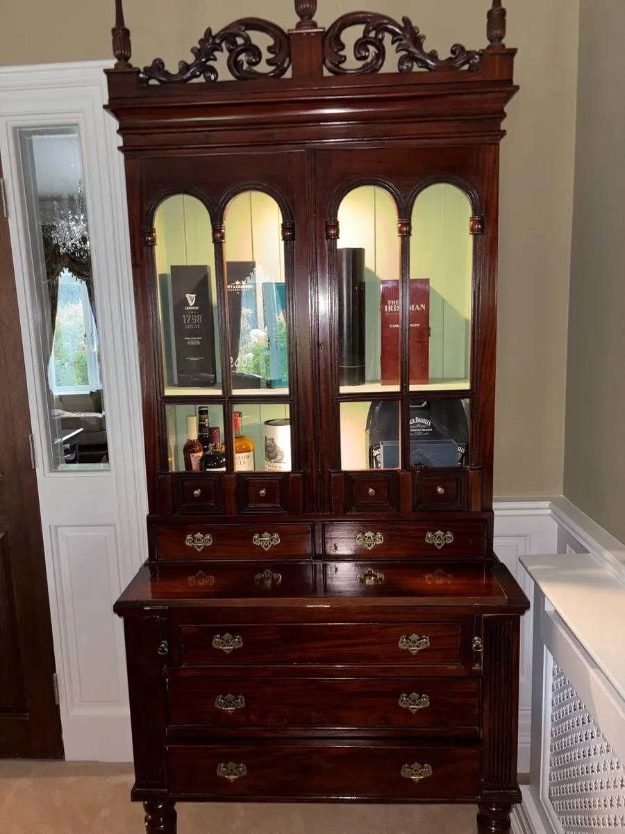 Traditional mahogany cabinet with glass display - Image 1