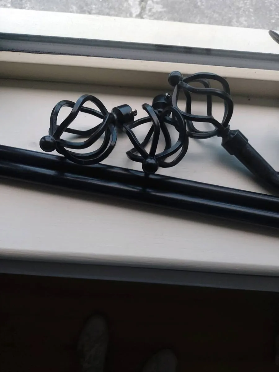 Curtain pole - Image 1