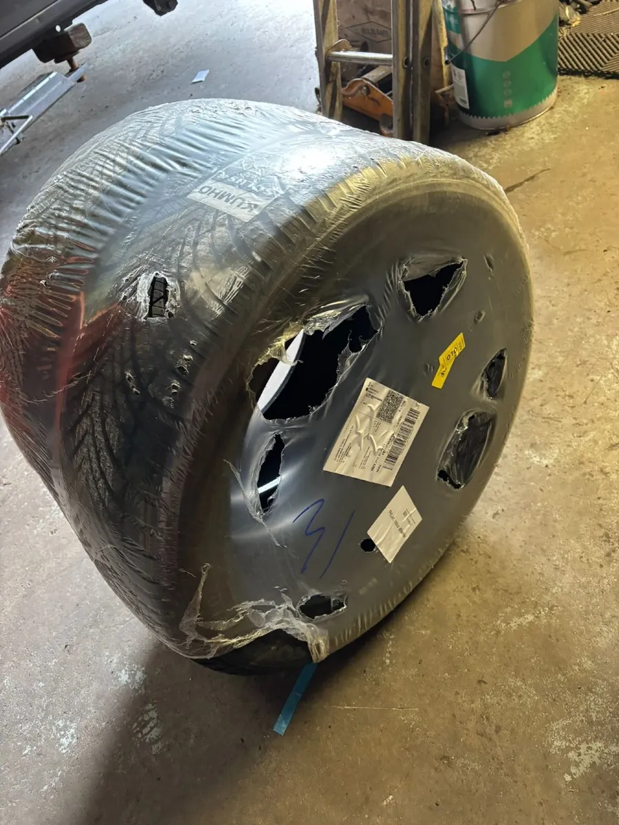4xTyres - Kumho Solus All-Season - 225/50 ZR18 - Image 3