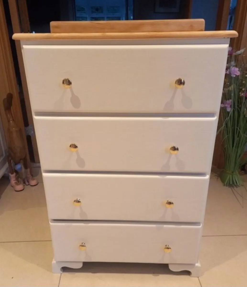 Chest of drawers - Image 1
