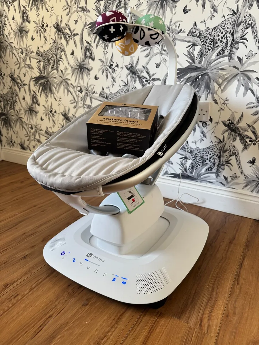 Bedside and baby chair mamaroo - Image 3