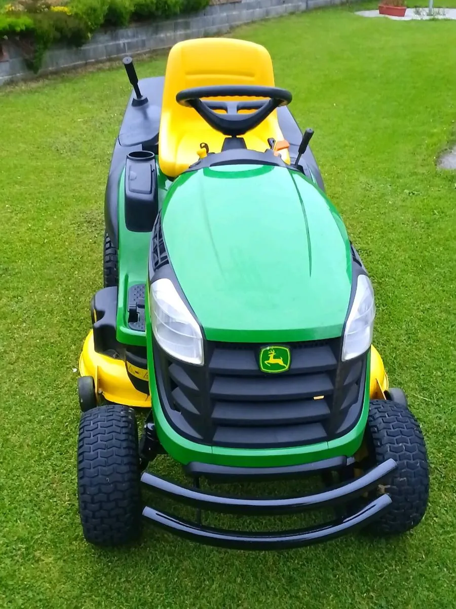 John Deere Ride On Lawnmower - Image 1