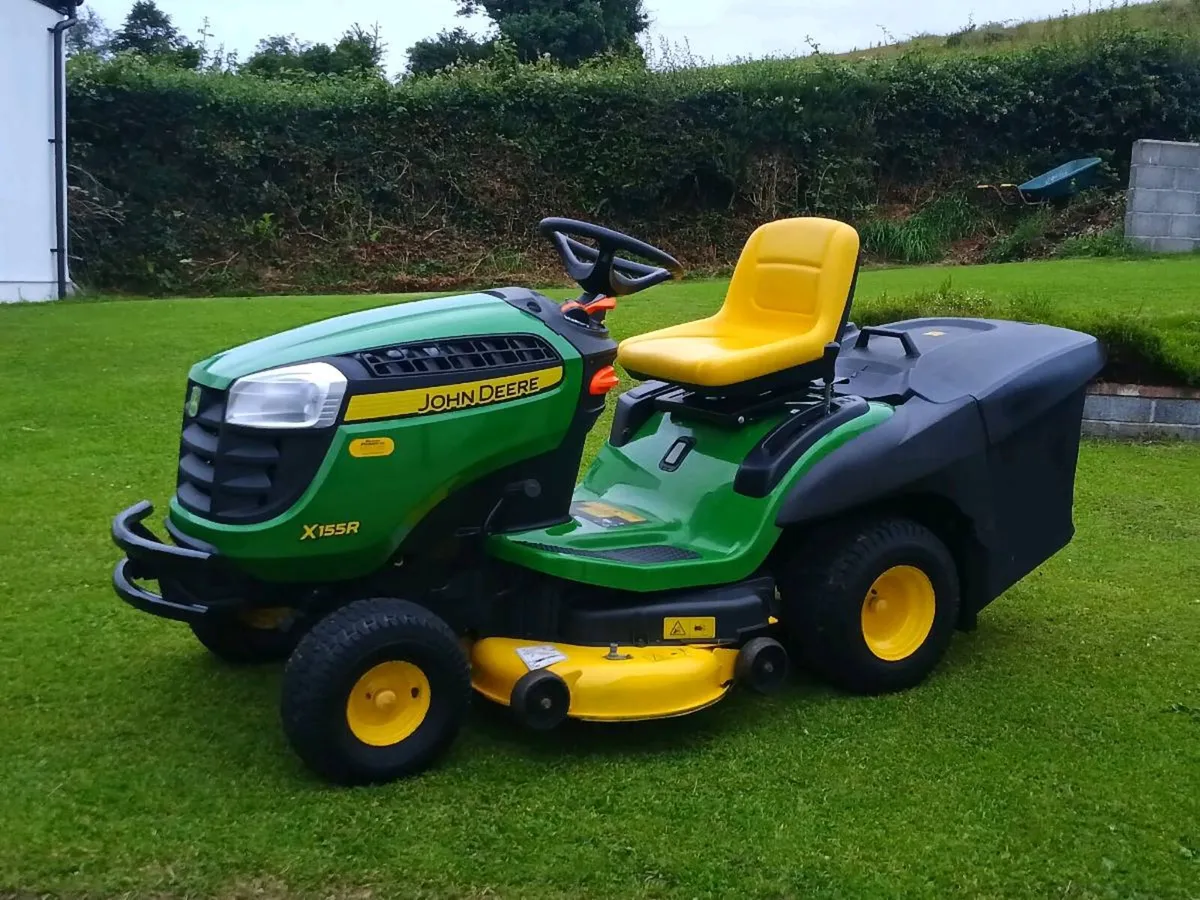 John Deere Ride On Lawnmower - Image 2