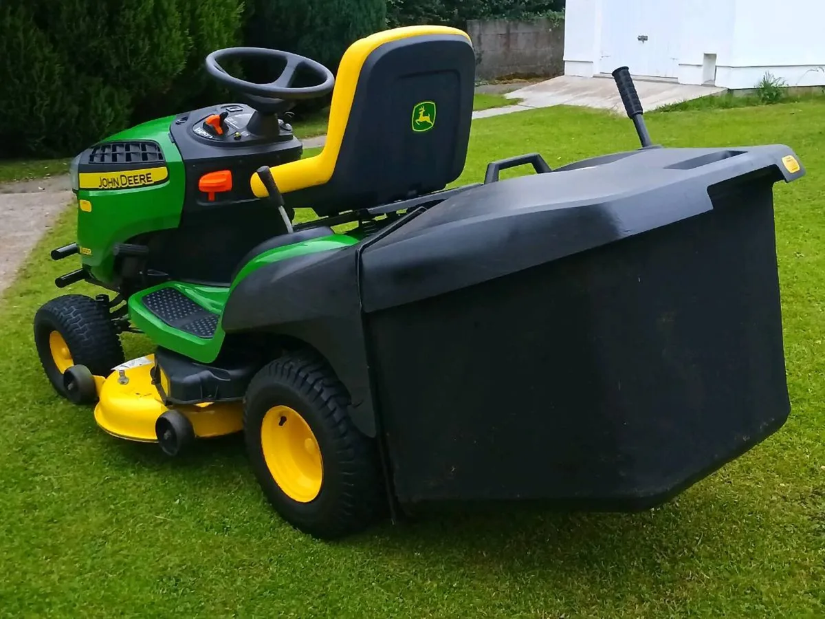 John Deere Ride On Lawnmower - Image 3