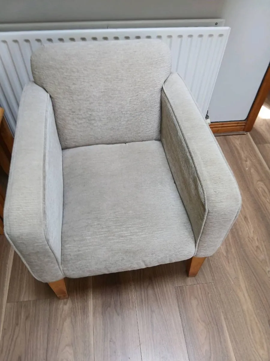 Contents of house - Image 2