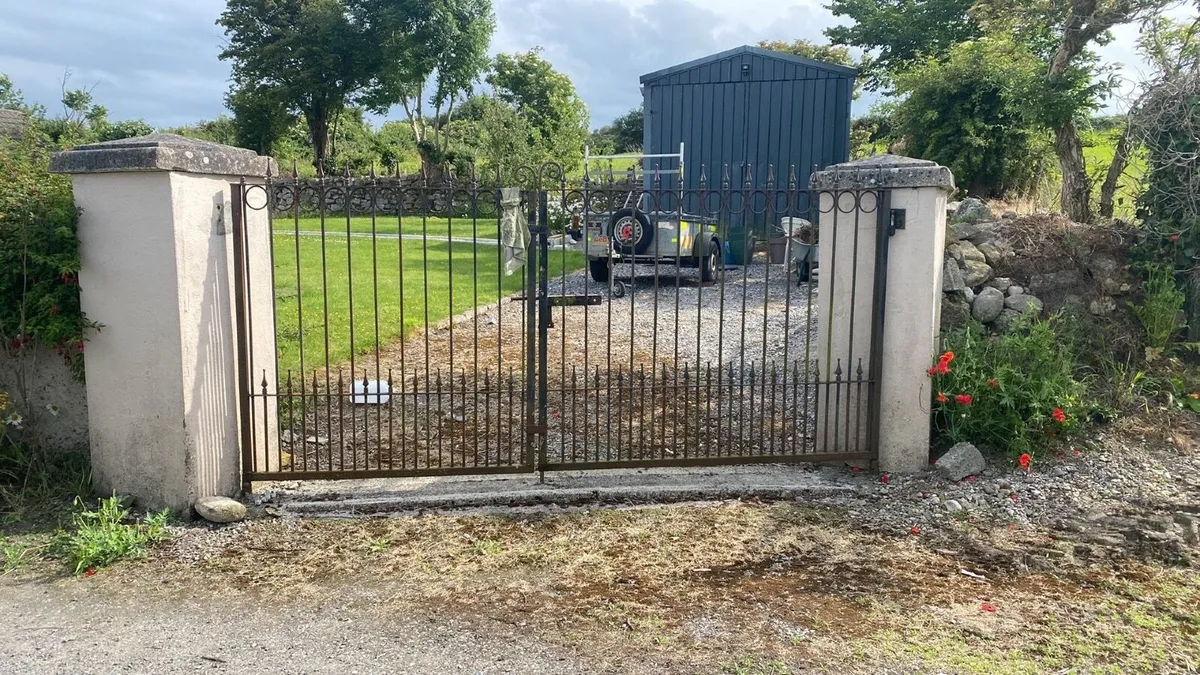 Gates - Image 2