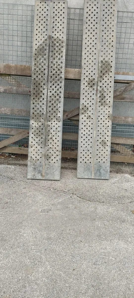 Ramps for trailer