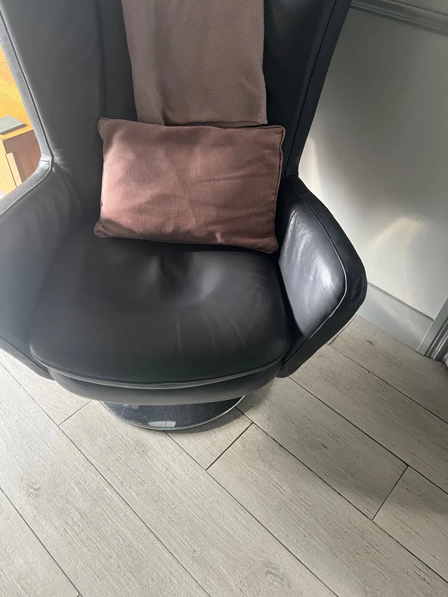 Living room chairs - Image 2