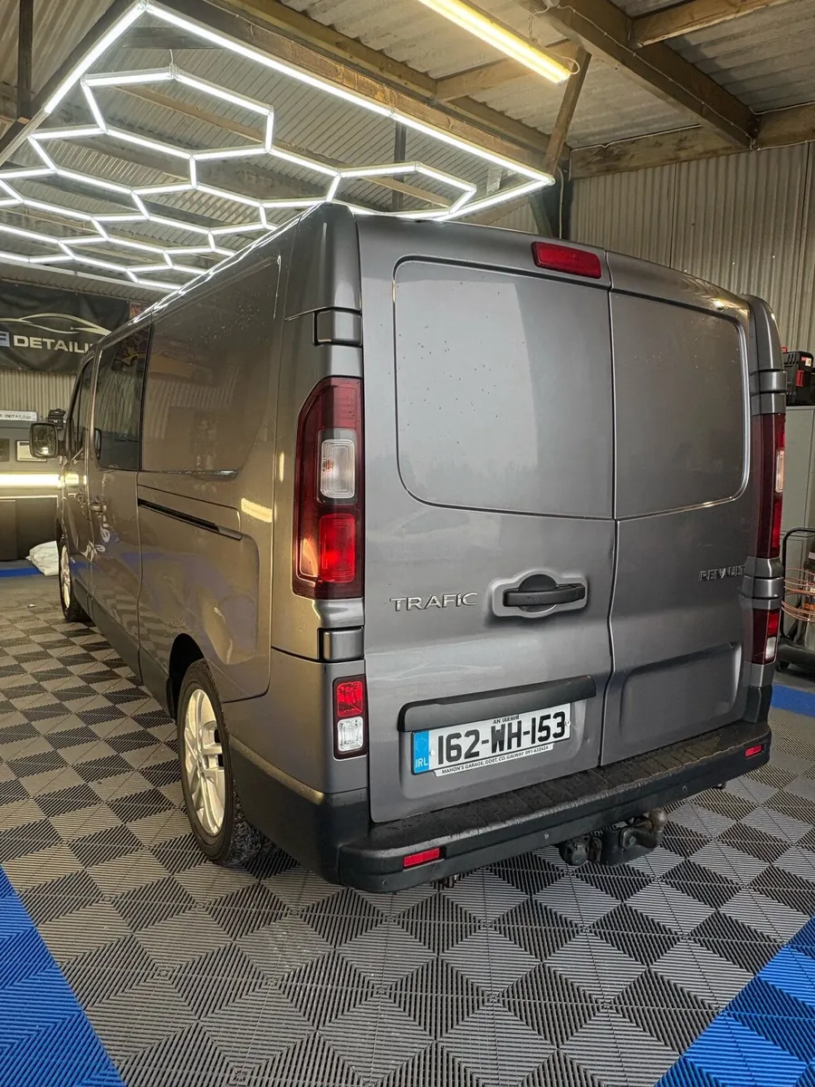 Renault Traffic crew cab - Image 4