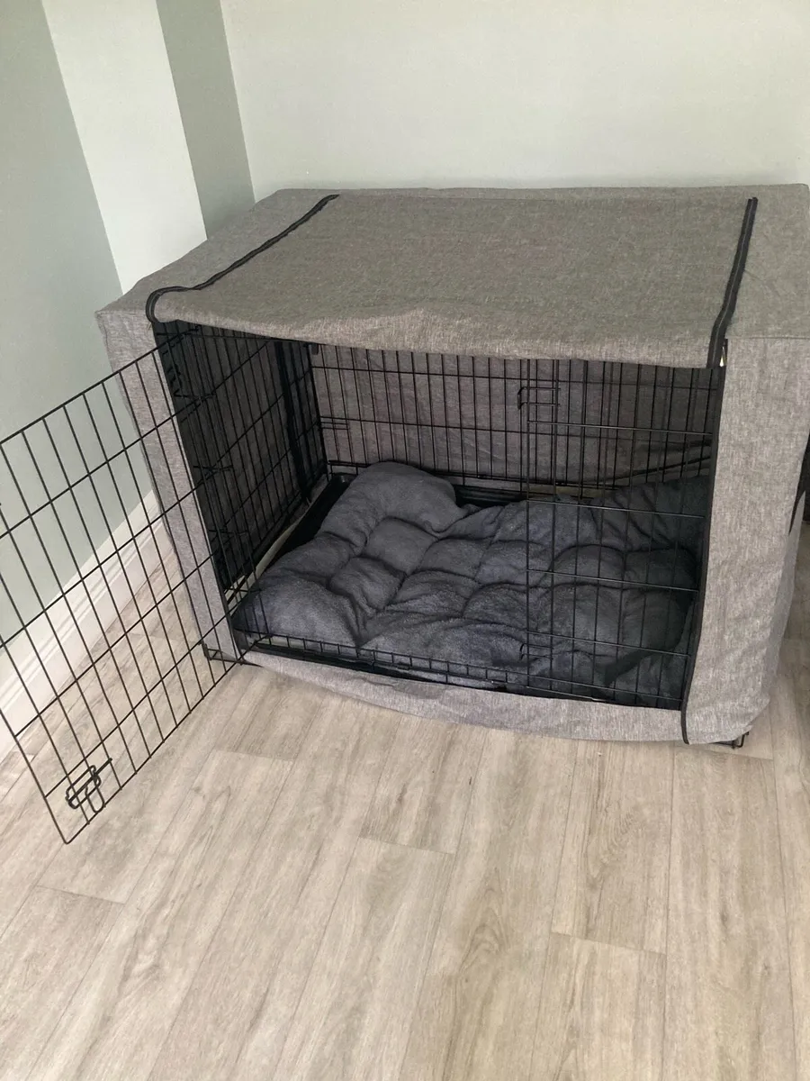 Large dog crate with cover and bedding - Image 1
