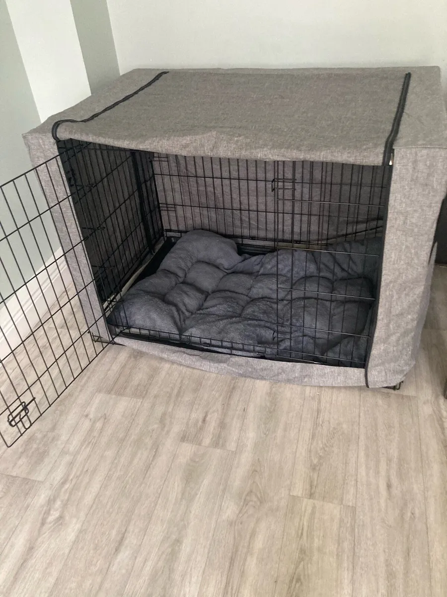 Large dog crate with cover and bedding - Image 2