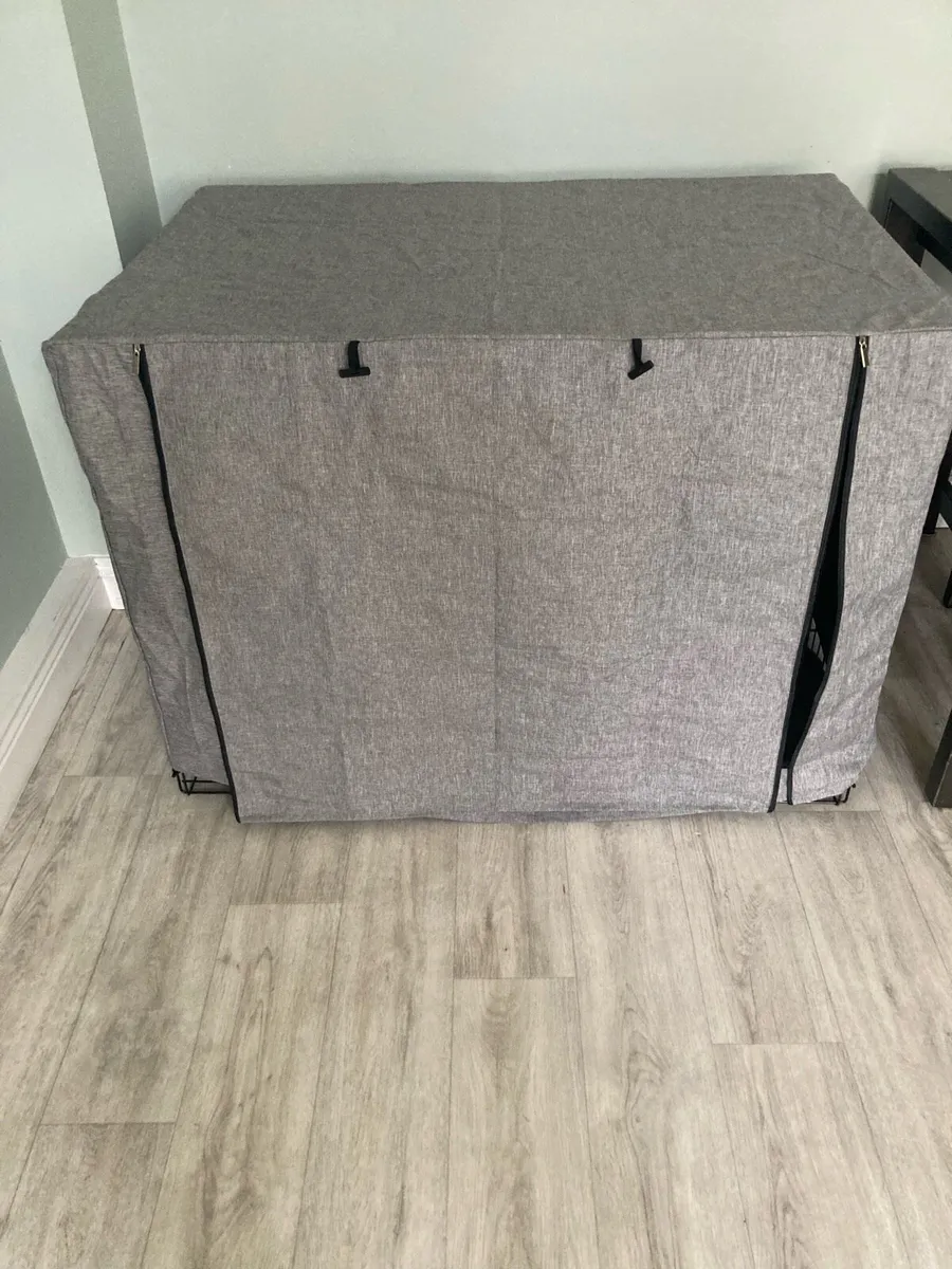 Large dog crate with cover and bedding - Image 3