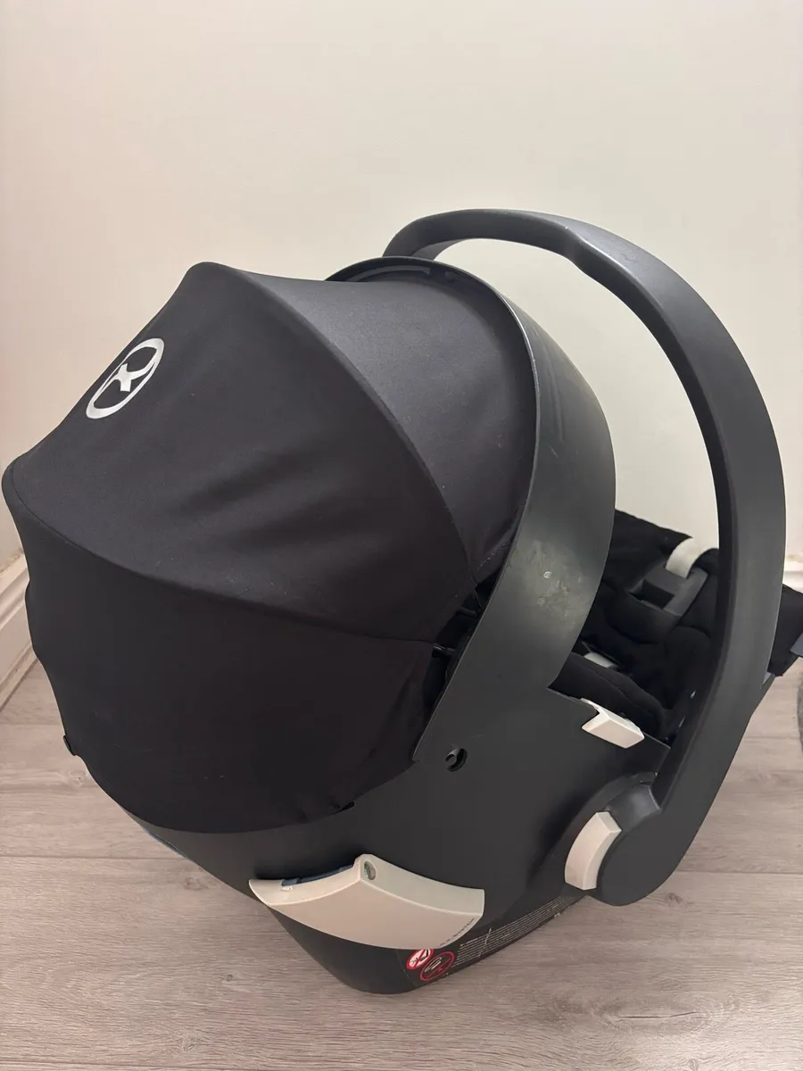 Cybex car seat + isofix - Image 4