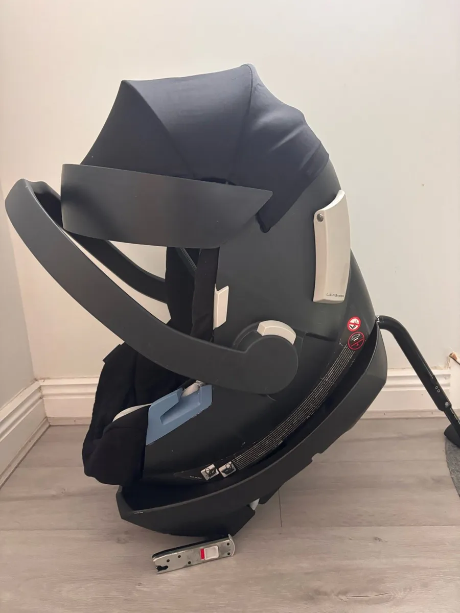 Cybex car seat + isofix - Image 1