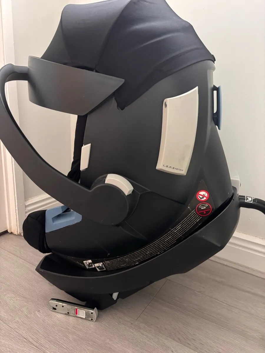 Cybex car seat + isofix - Image 2