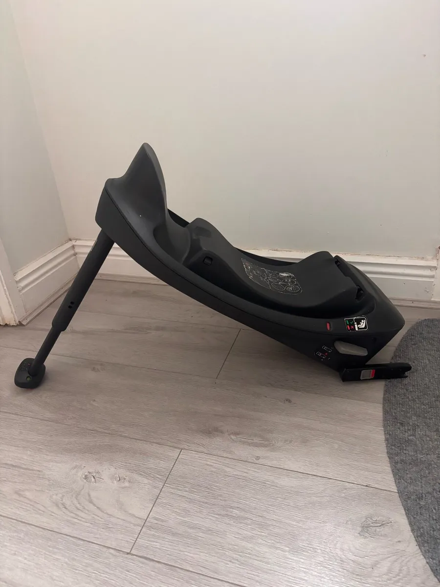 Cybex car seat + isofix - Image 3