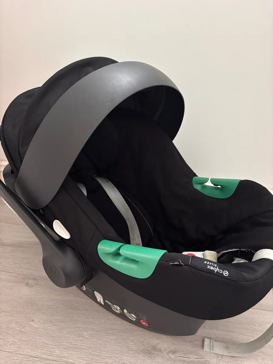 Cybex car seat + isofix - Image 2