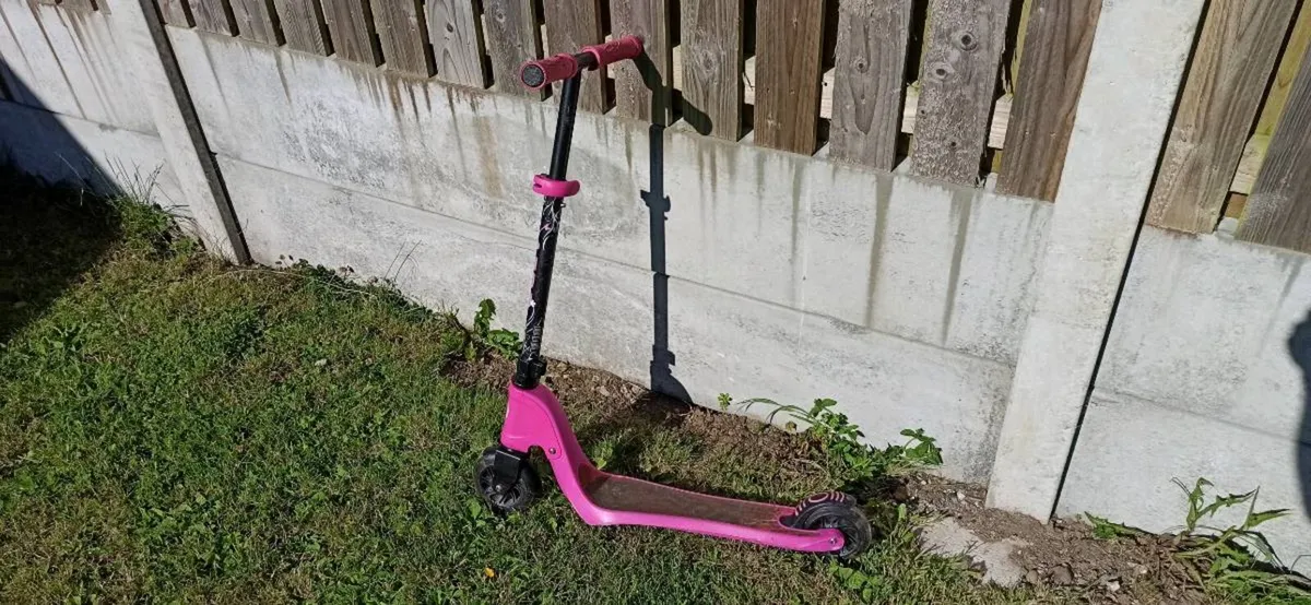 Kids Scooters x 3 - Image 4